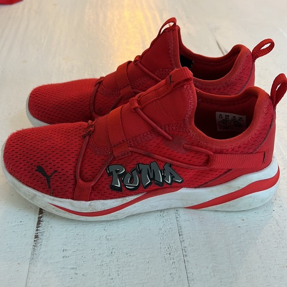 Red Pumas - Picture 2 of 6